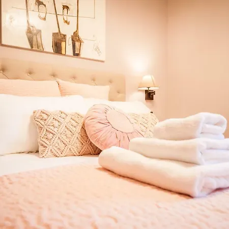 Dream House Bed & Breakfast 2*