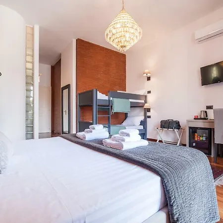 Dream House Bed & Breakfast 2*