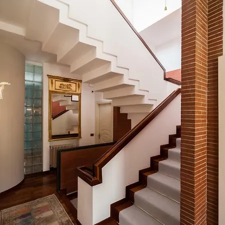 Dream House Bed & Breakfast 2*