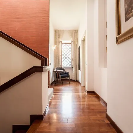Dream House Bed & Breakfast 2*